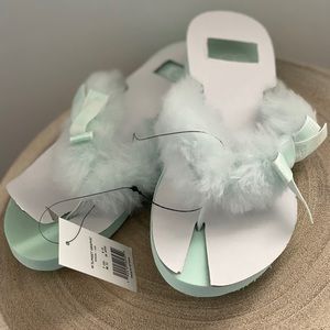 Ugg Mint Fur flip flop Size 7